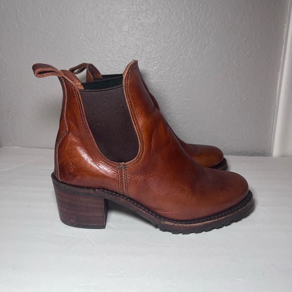 Frye Cognac Brown Sabrina Chelsea Boots Leather - Picture 2 of 11